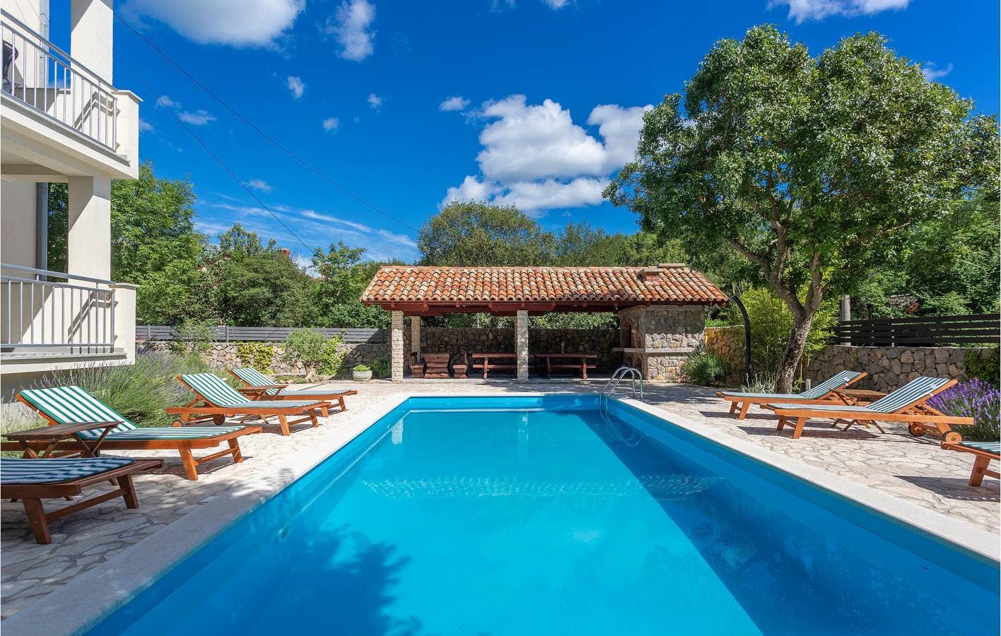 Foto 7 von 41: Gemütliche Ferienwohnung mit WLAN, Terrasse und Pool – 1 km vom Strand von Jert entfernt