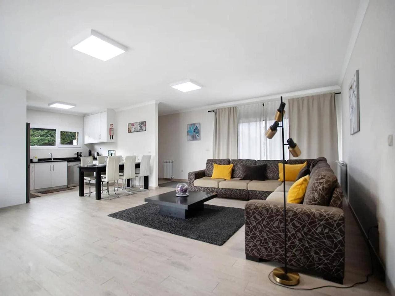 Foto 9 von 17: Alluring Villa with Private Pool Garden and Coast
