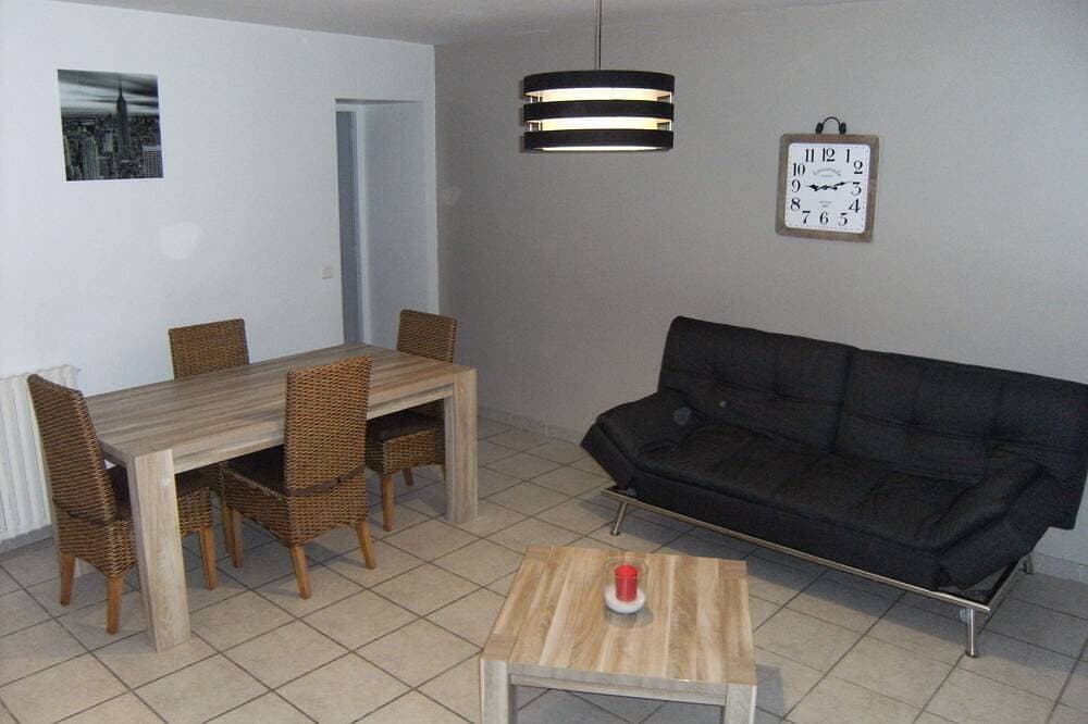 Foto 6 von 17: Haus in einem Dorf der Enklave der Päpste