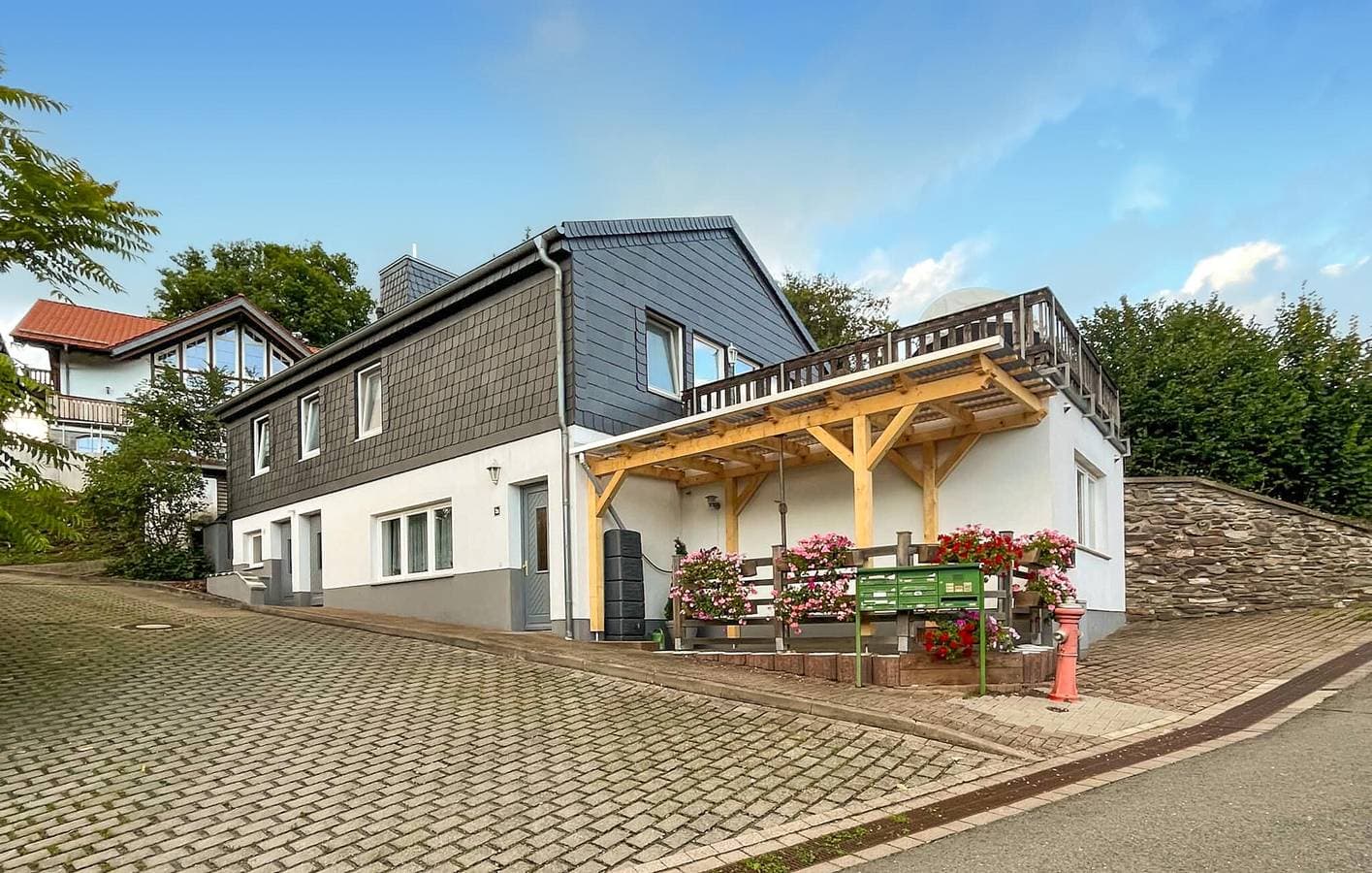 Gemütliche Wohnung mit Terrasse, Parkplatz & WiFi in der Nähe des Stadtzentrums 1