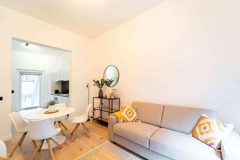 Your Antwerp Adventure: Sleeps 4! 1