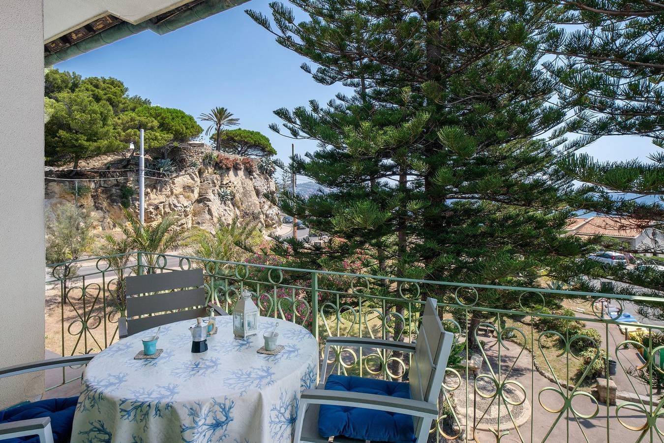 Foto 11 von 22: Ferienwohnung 'Wunderschöne Wohnung am Meer Chez Monique' mit Meerblick, privater Terrasse und WLAN