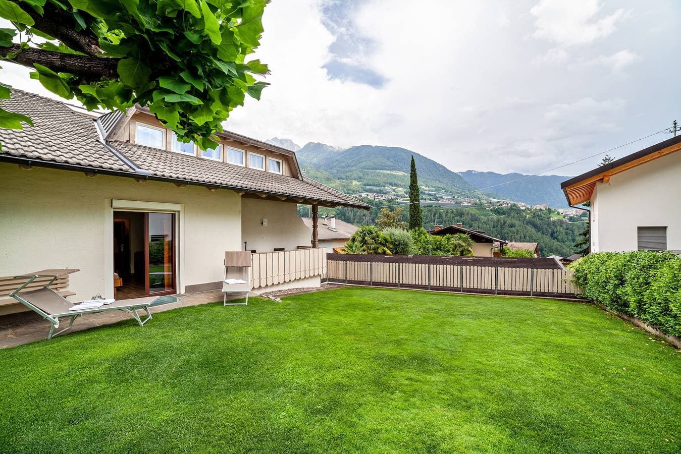 Foto 3 von 26: Ferienwohnung 'Mignon B' mit Bergblick, Gemeinschaftsgarten und WLAN