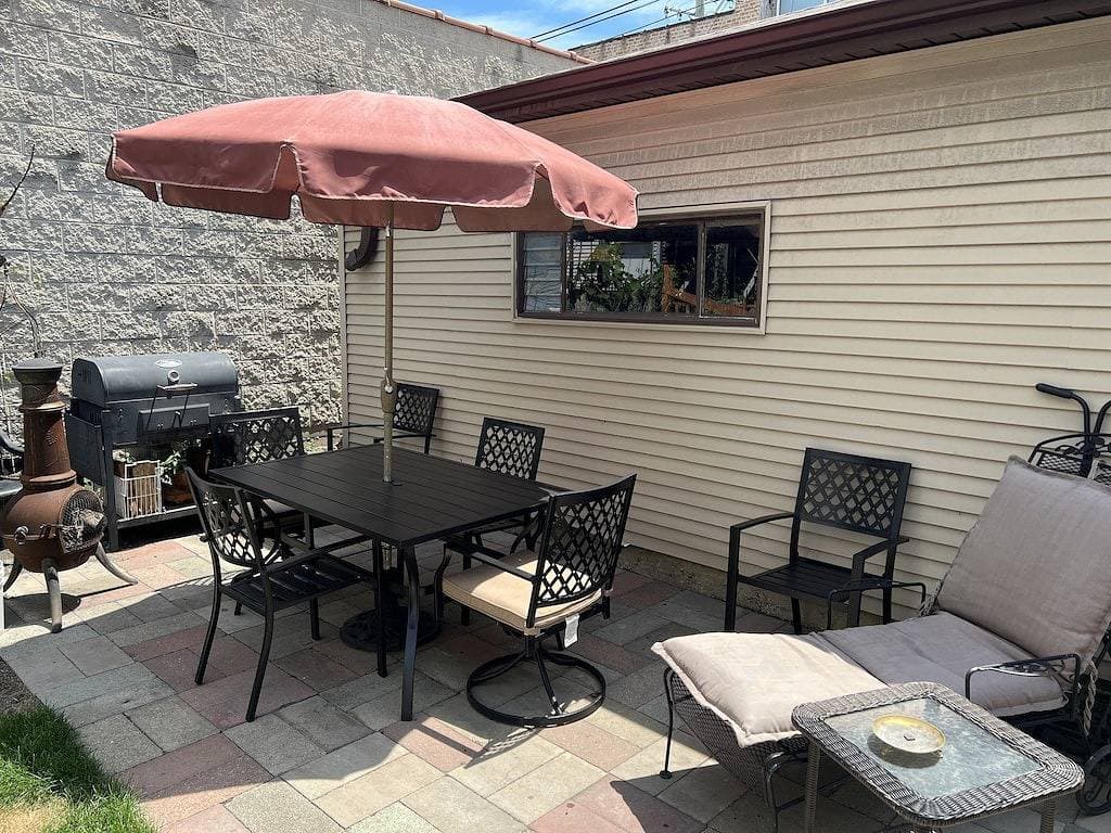 Foto 2 von 25: Stylish, Inviting 2-Br near Logan Square and Wrigley Field