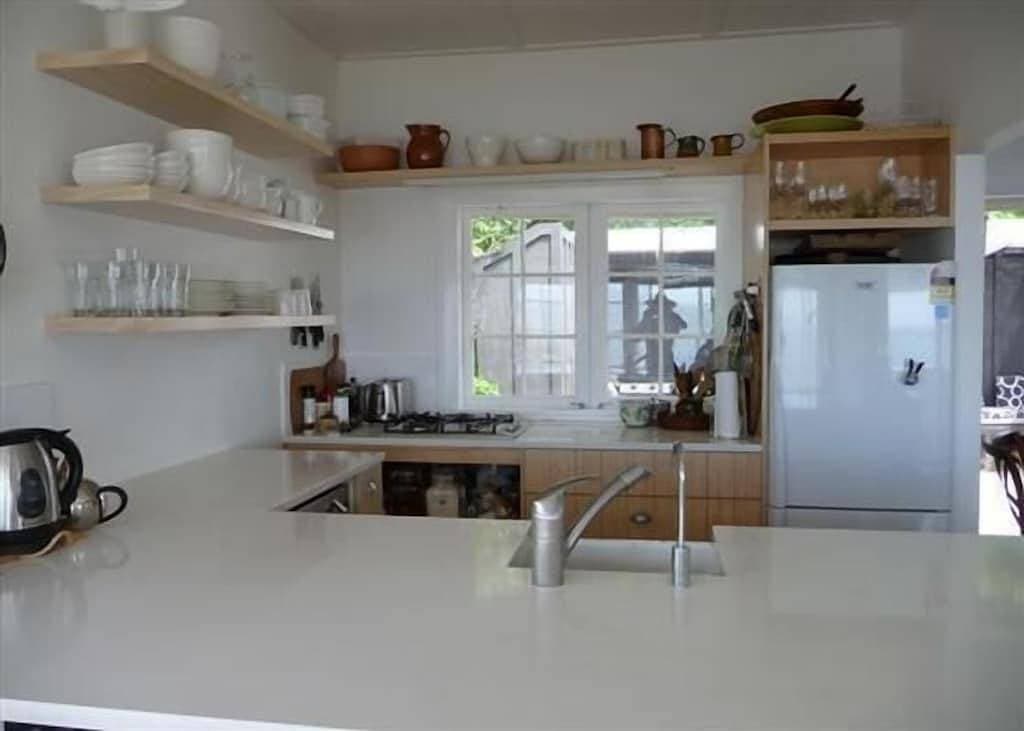 Foto 3 von 12: Atemberaubendes Onetangi Waiheke Beach House