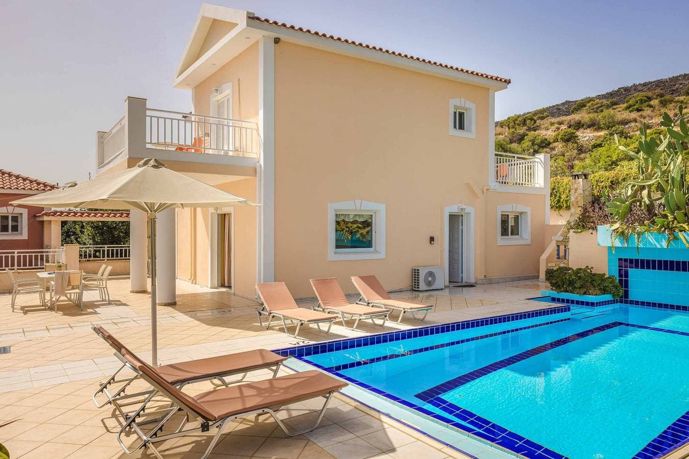 Foto 3 von 35: Villa für 6 Personen mit Terrasse