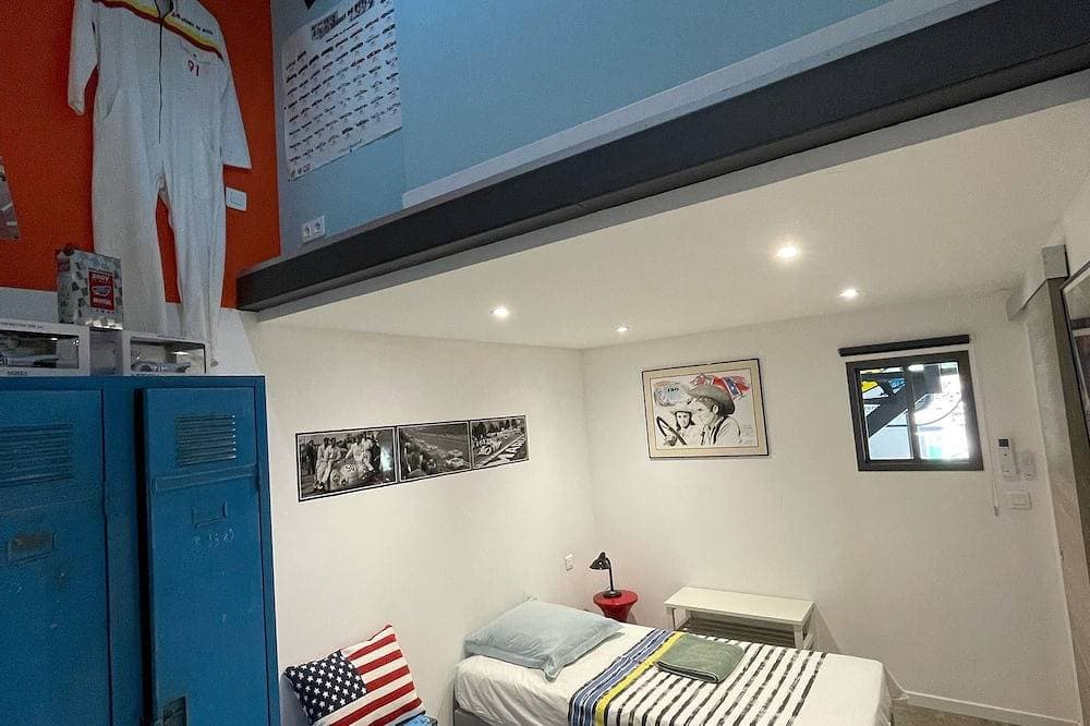 Foto 4 von 24: In der Loft Garage mit Schwimmbad