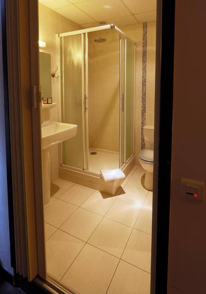 Foto 11 von 14: Double Room with Private Bathroom