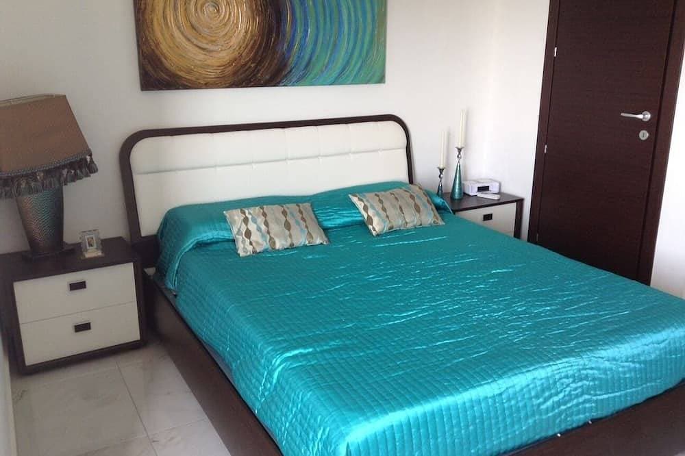 Foto 2 von 25: Luxury Seafront Apartment With Pool