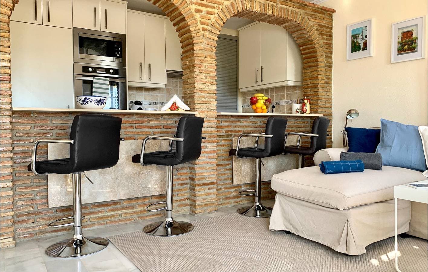 Foto 8 von 25: Apartment mit Meerblick, AC, Parkplatz und Pool.