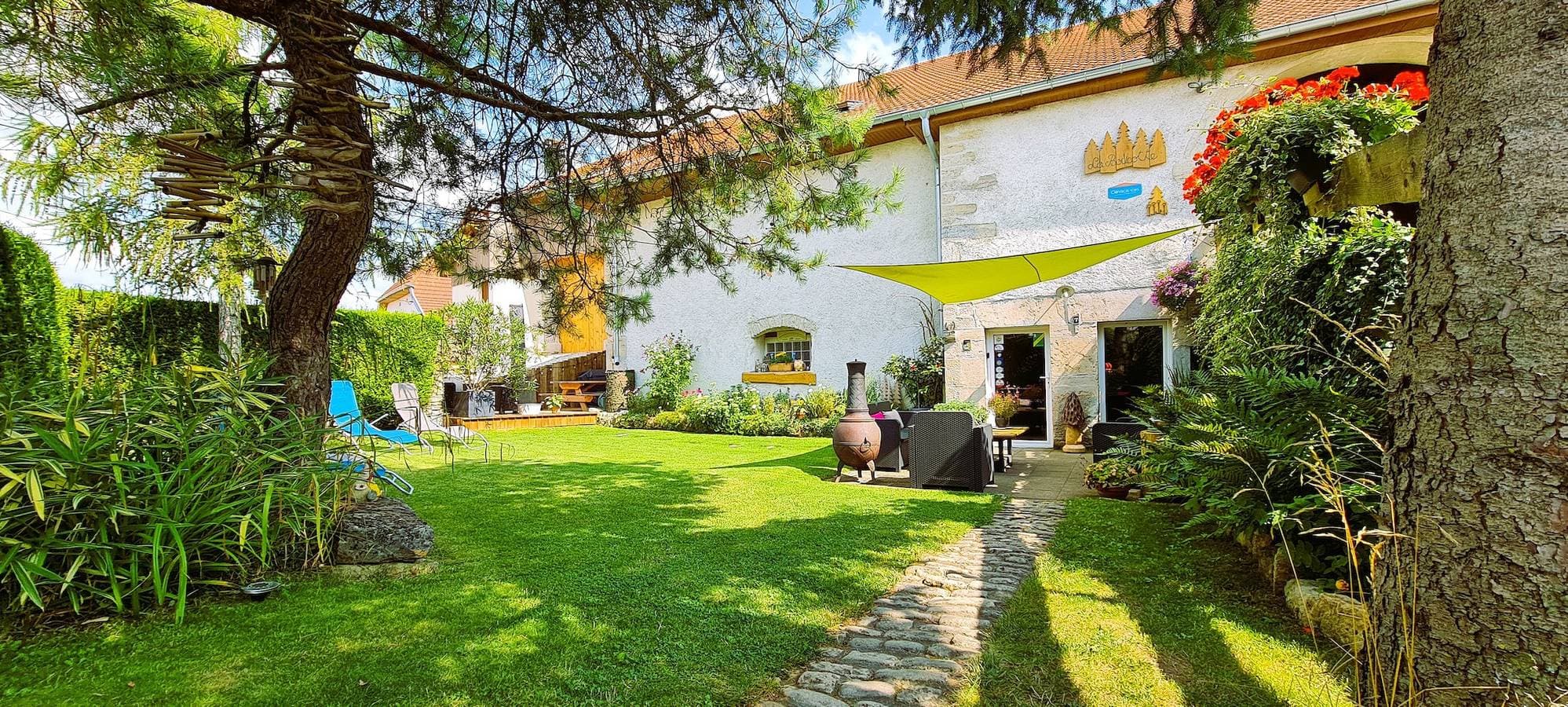 Foto 9 von 65: Gästezimmer „Séquoia“ mit Gemeinschaftsterrasse, Garten und nicht privatem Whirlpool