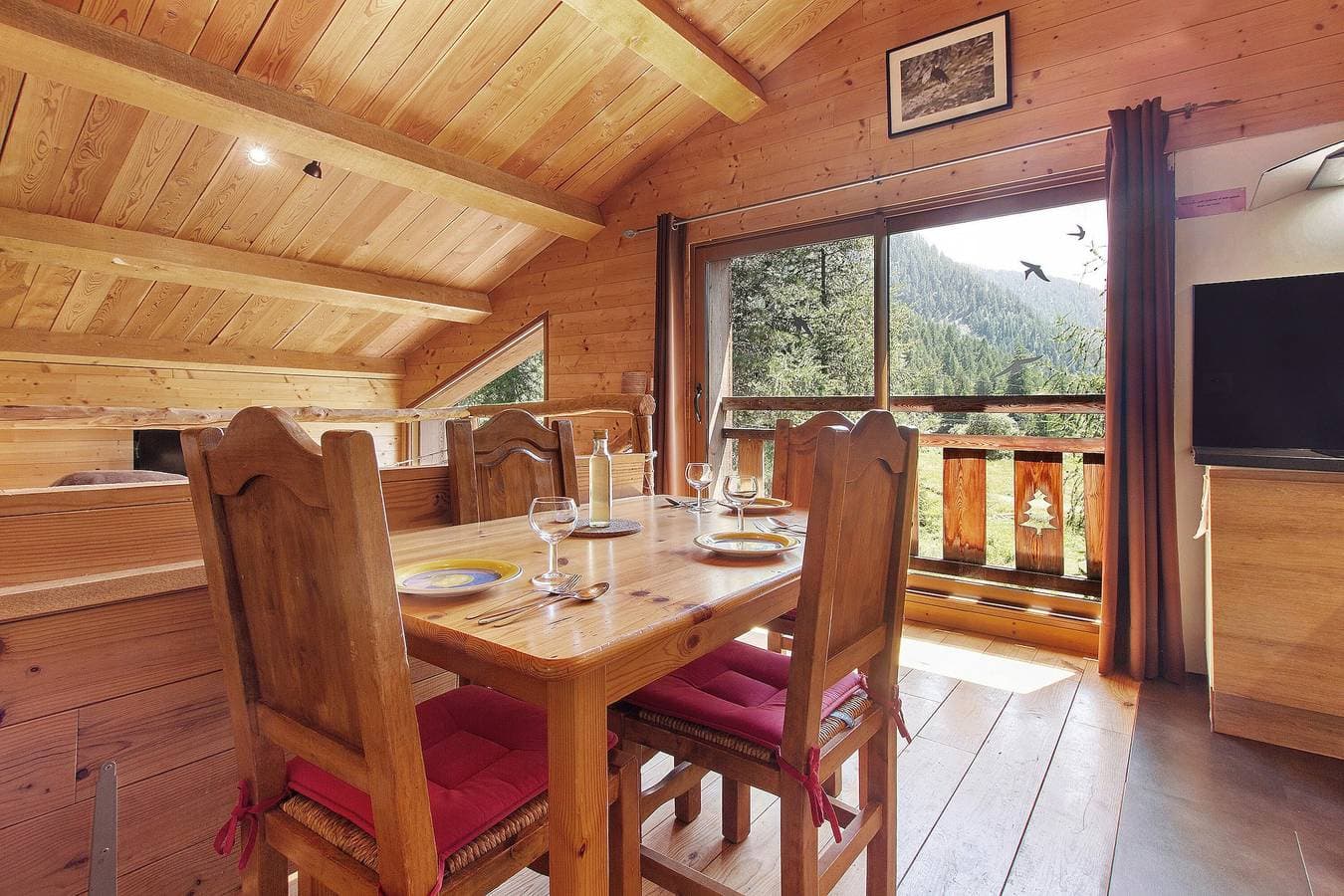 Foto 5 von 18: Ferienwohnung "Gte T3 Le Balarino - Mercantour1" mit Bergblick, Gemeinschaftsgarten und WLAN