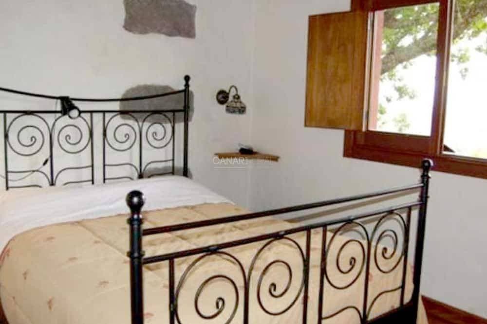 Foto 2 von 15: Restauriertes kanarisches Ferienhaus El Roble mit privatem Pool in Fon