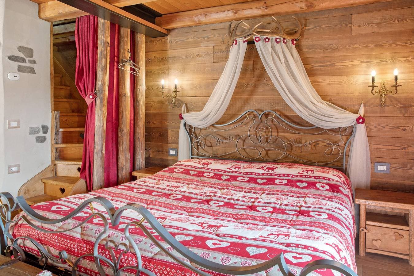 Foto 11 von 33: Deluxe-Zimmer „Chalet Cuore Selvatico“ mit Bergblick, Terrasse und privatem Garten