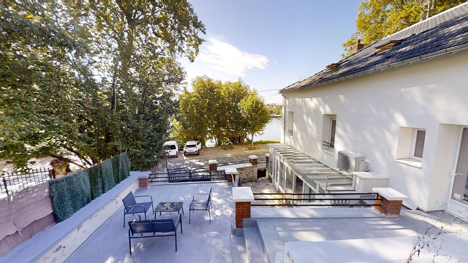 Foto 3 von 33: Appartement 'Isolé Calme Bord De Seine Jardin' mit Balkon und WLAN