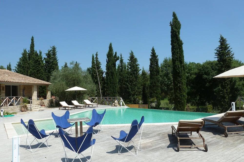 Charming cocoon for 4p in nature, space, infinity pool 1