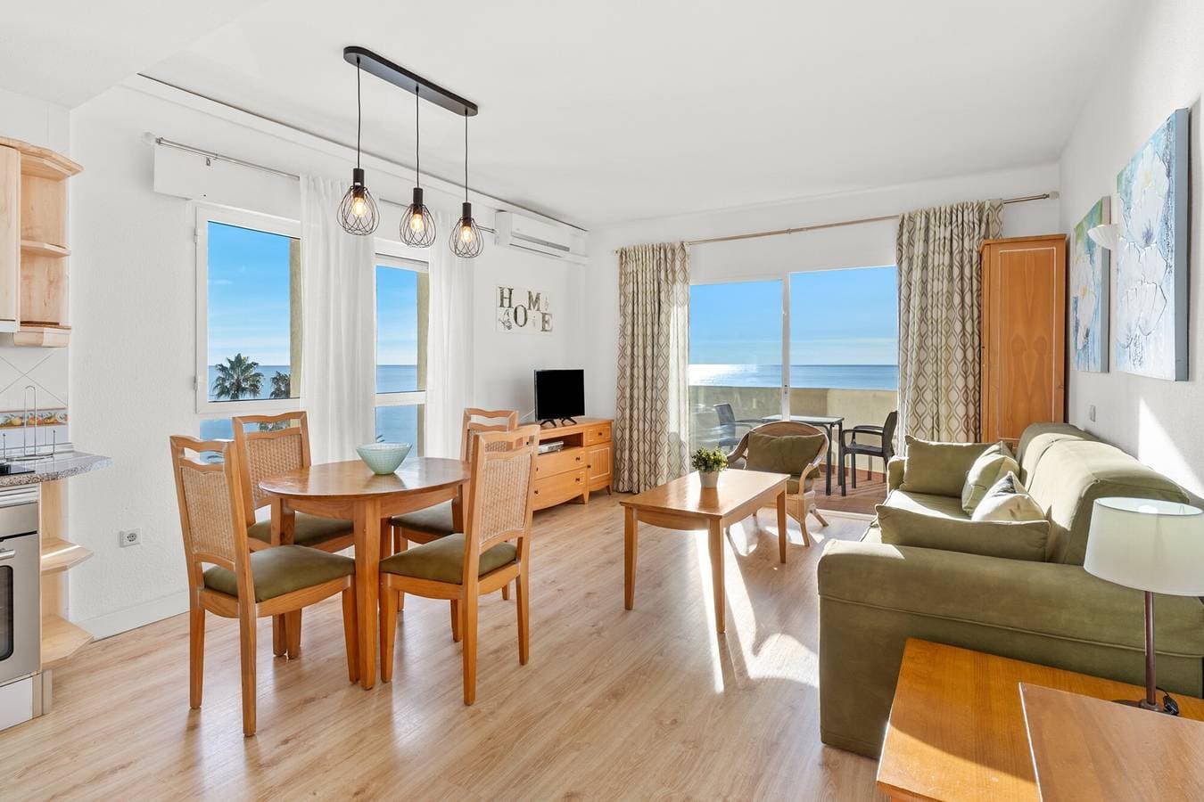Foto 4 von 24: Apartment 'Benalbeach Sea Front' mit Meerblick, WLAN und Klimaanlage