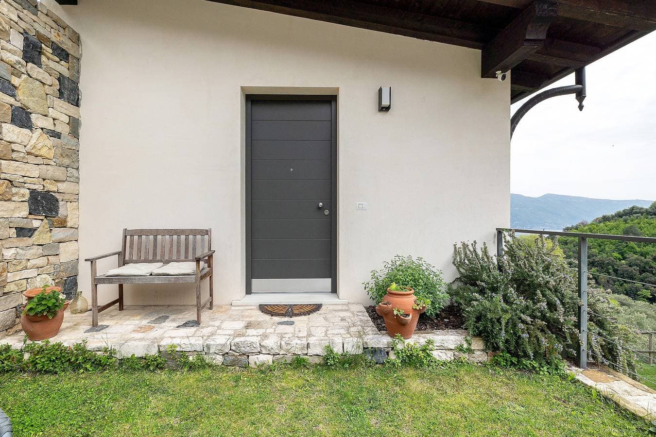 Foto 7 von 21: Ferienwohnung "Ca' Scaì Agrifugium Elià" mit Blick auf den See, Gemeinschaftspool und WLAN