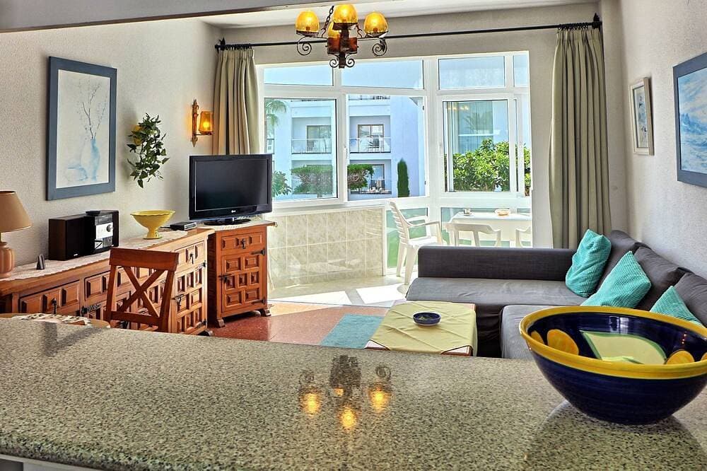 Foto 7 von 20: Seafront Apartment With Pool Torrecilla Beach Nerja