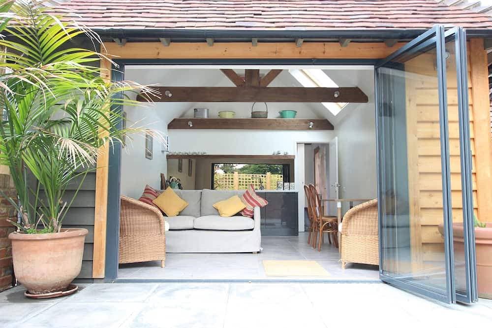 Contemporary Restored Cottage in the Heart of Kentish Village 1