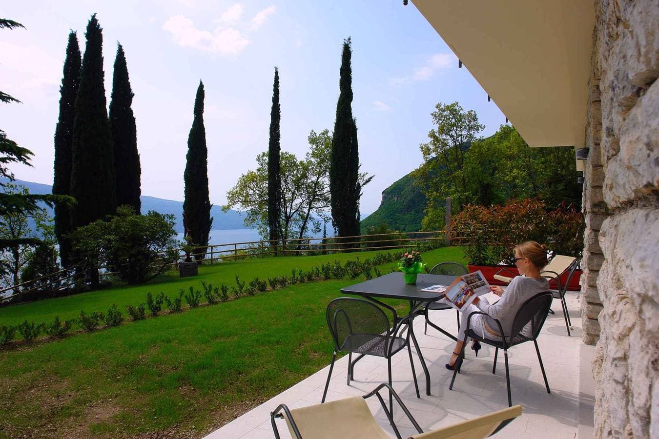 Foto 2 von 21: Ferienwohnung mit Blick auf den Gardasee