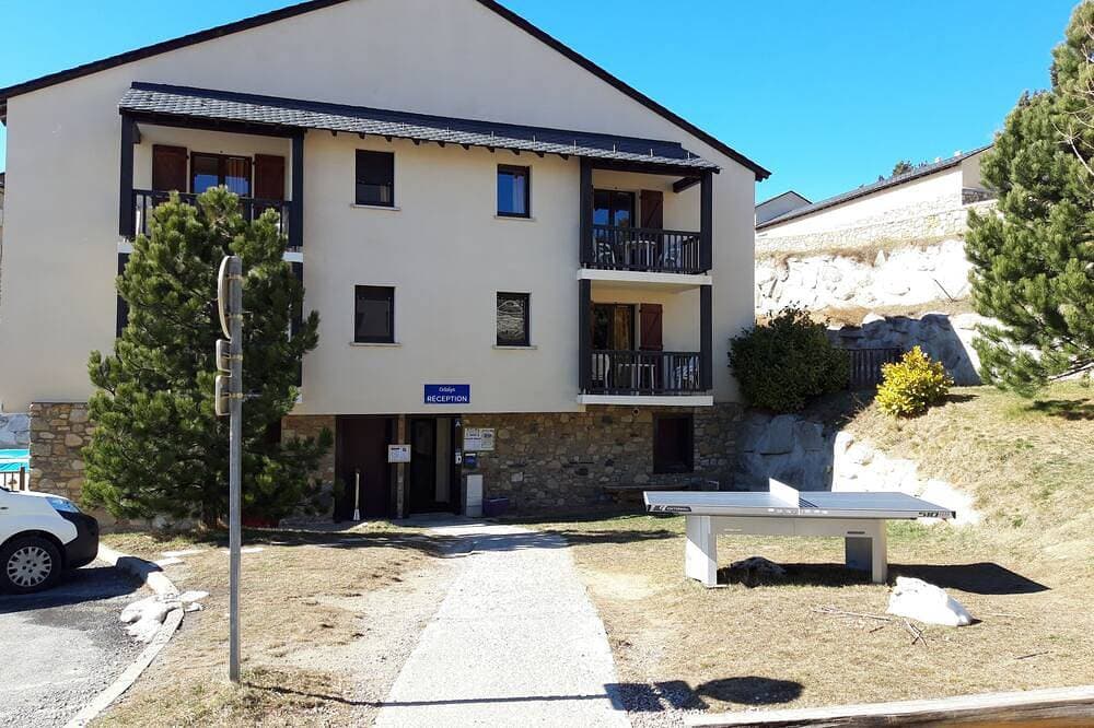 Foto 5 von 11: Pleasant Font-Romeu Studio, warm and bright with mountain views