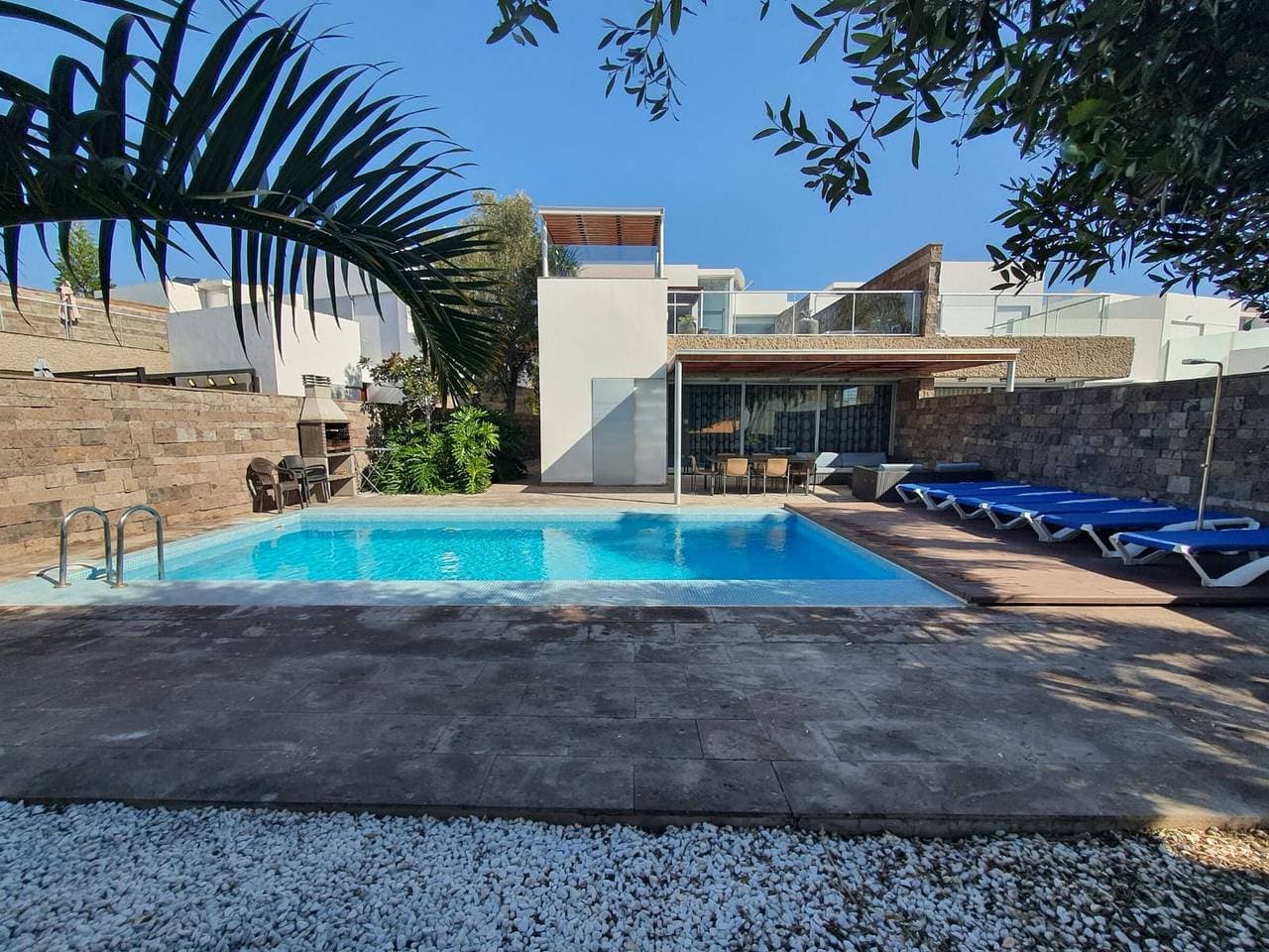 Foto 4 von 45: Ferienunterkunft "5-Schlafzimmer Villa in Playa del Duque" mit privatem Pool