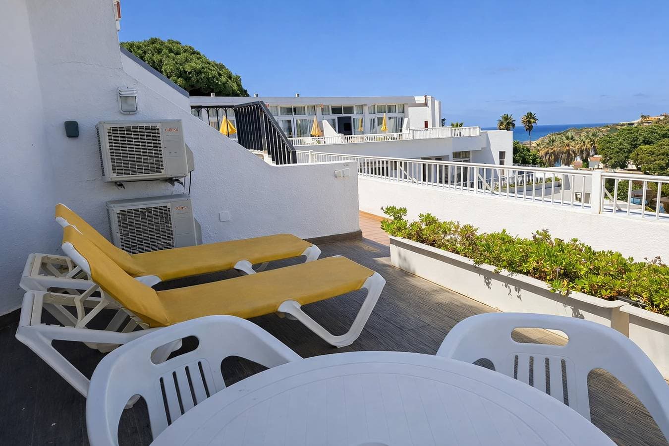Foto 4 von 29: T1 Jordão - vista mar, piscina e Wifi a 150m praia
