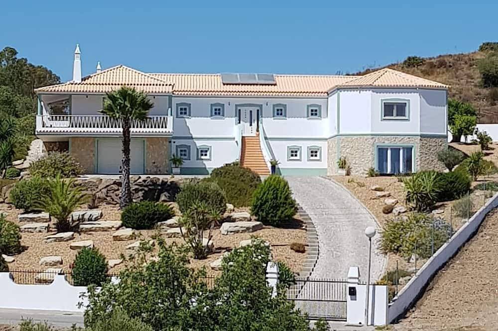 Luxusvilla mit 4 Schlafzimmern 1