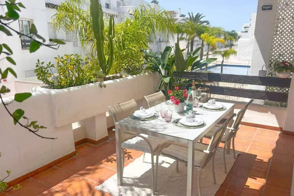 Geräumiges Apartment in Estepona mit Pool- und Golfblick 1