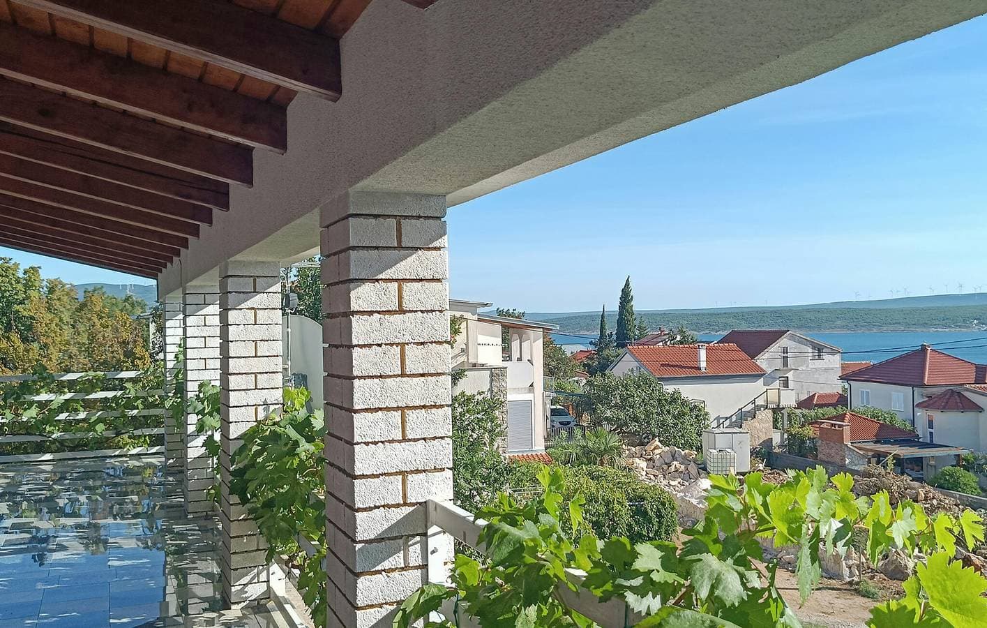 Foto 9 von 22: Apartment am Meer mit Terrasse, WLAN und Parkplatz in der Nähe von Novigradsko Mehr