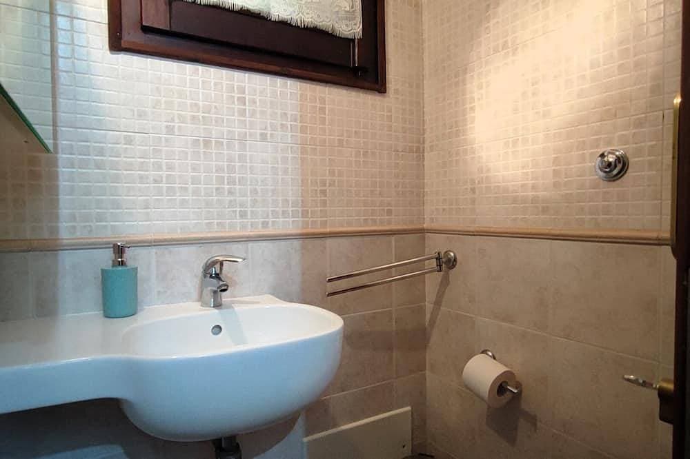 Foto 7 von 30: Charming 2-bedroom cottage with WiFi, AC in lovely Quartu Sant'Elena