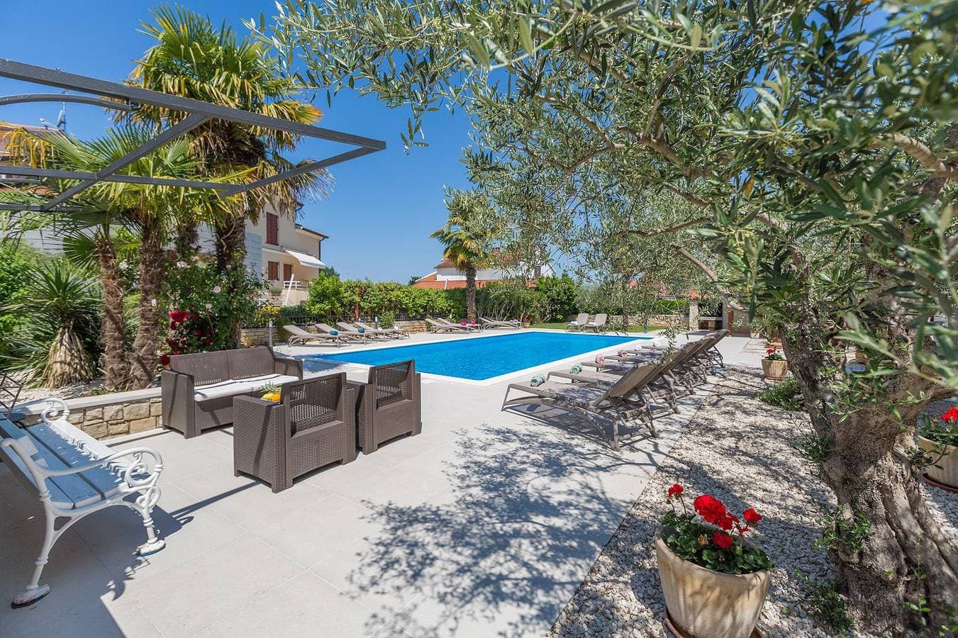 Foto 2 von 26: Mediterranes Apartment mit 60m2 Pool, BBQ-Bereich, Liegen, Waschmaschine