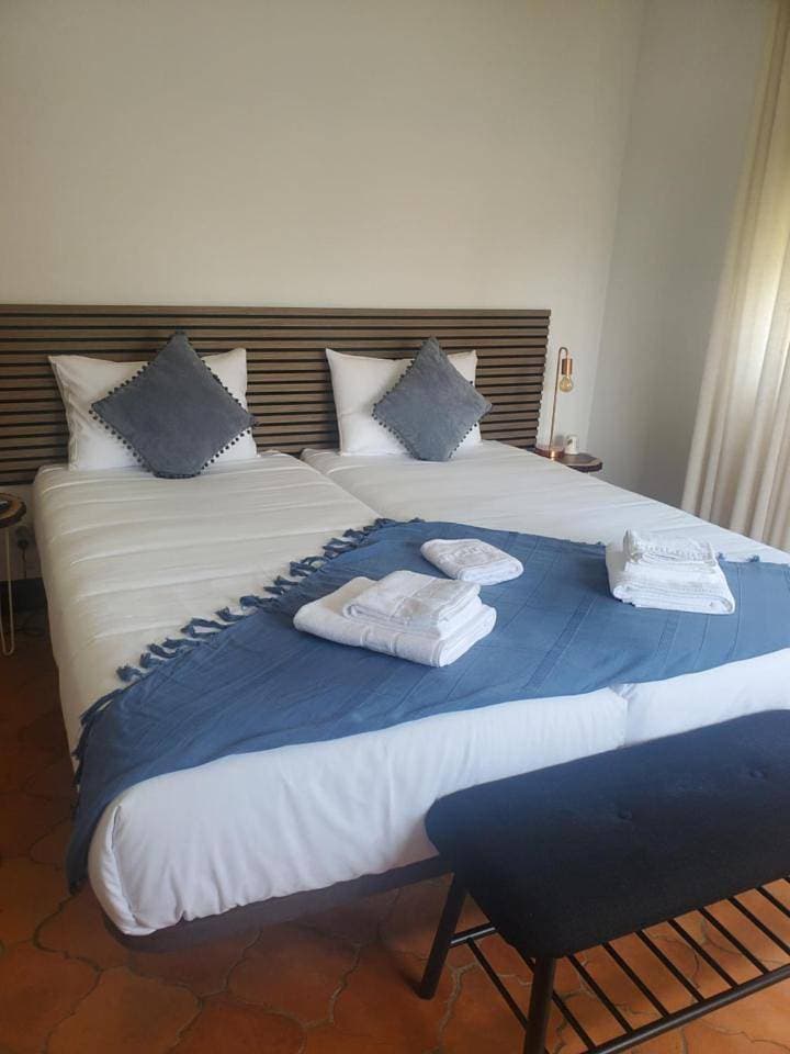 Foto 10 von 14: Double or Twin Room with Shared Bathroom