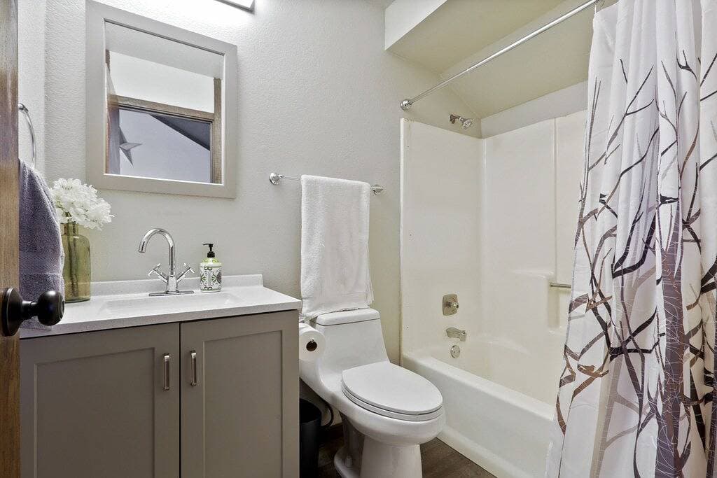 Foto 7 von 24: Shaver Escape! Mountain Loft Condo