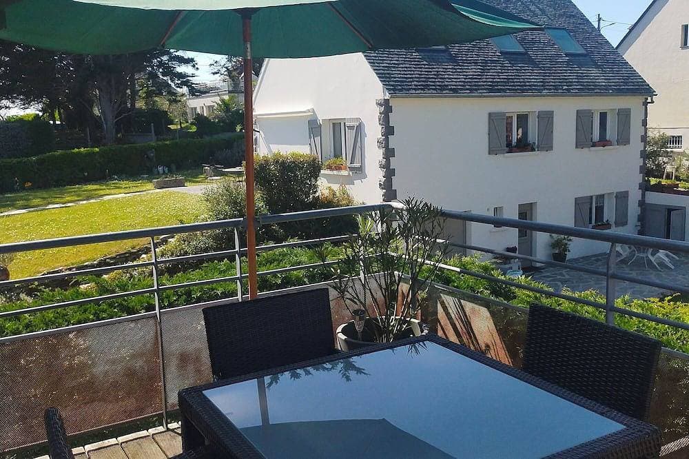 Apartment with terrace 150 m from the beach, secure parking 1