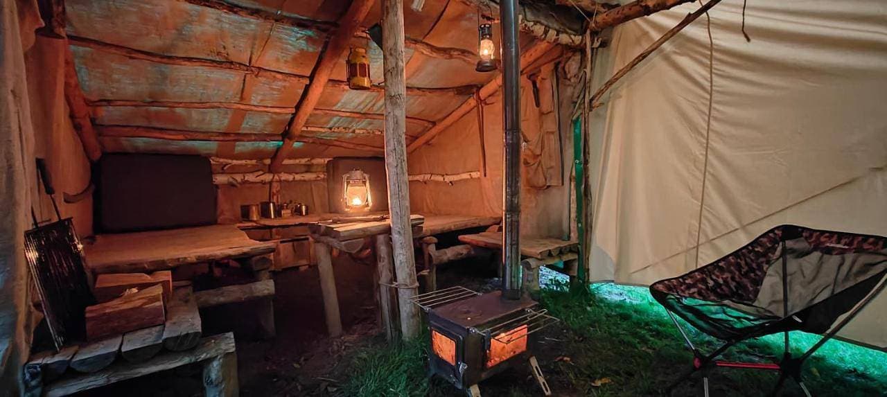 Au Pied Du Trieu, The Shelter 1