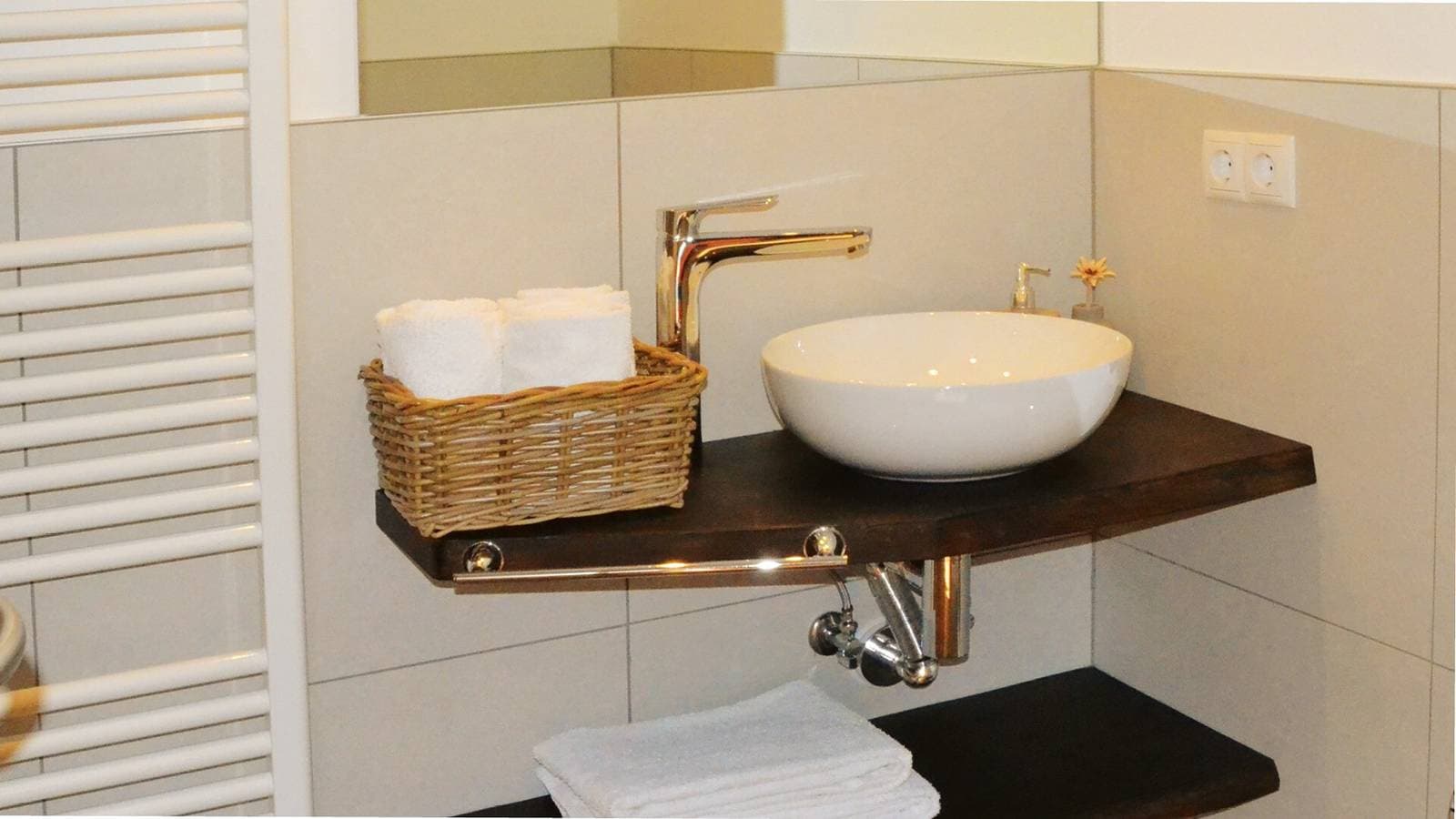 Foto 9 von 27: Ferienwohnung 'Residenz Sonnegg 5' mit Bergblick, Gemeinschaftspool und WLAN