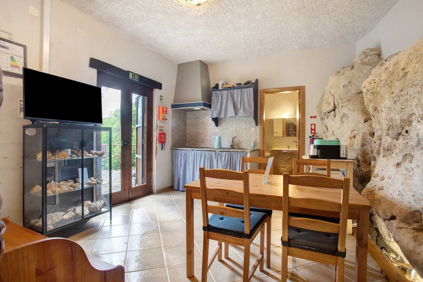 Foto 4 von 28: Landhaus 'Quinta Do Castelo - Casa De Pedra' mit privater Terrasse, WLAN und Klimaanlage