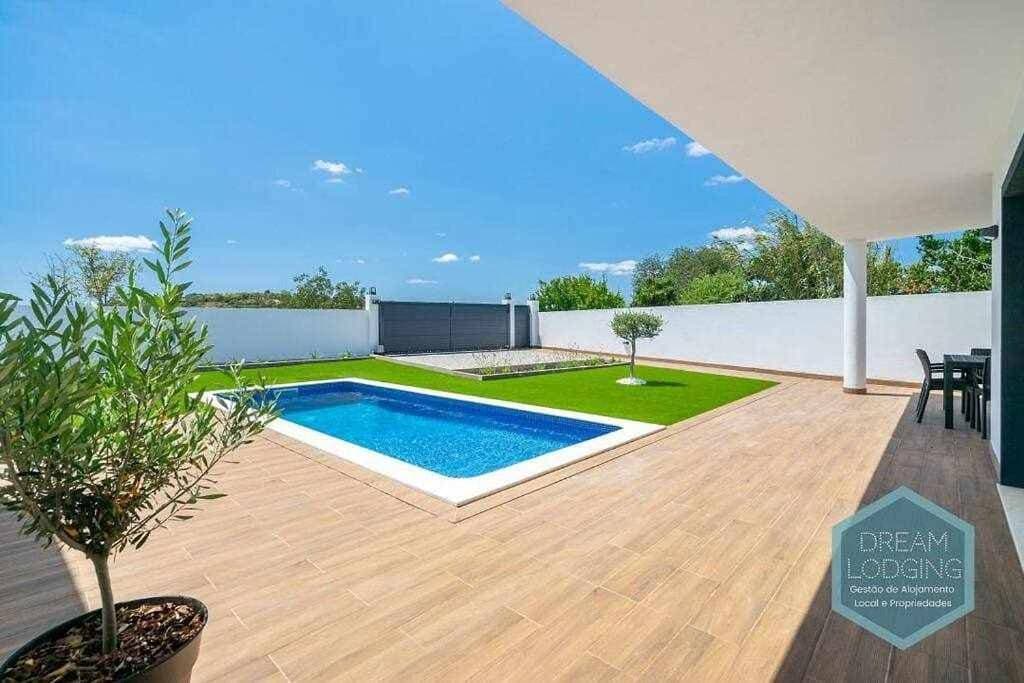 Foto 6 von 32: Three-Bedroom House