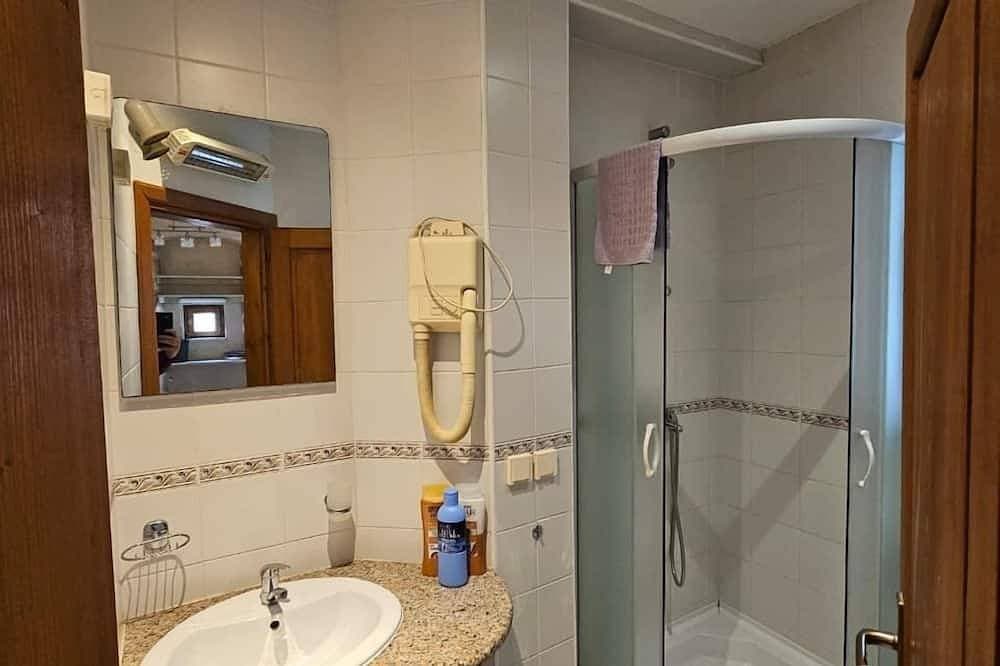 Foto 7 von 24: Charakter gut ausgestattet (rechts) Studio-Apartment im historischen Zentrum von Kotor