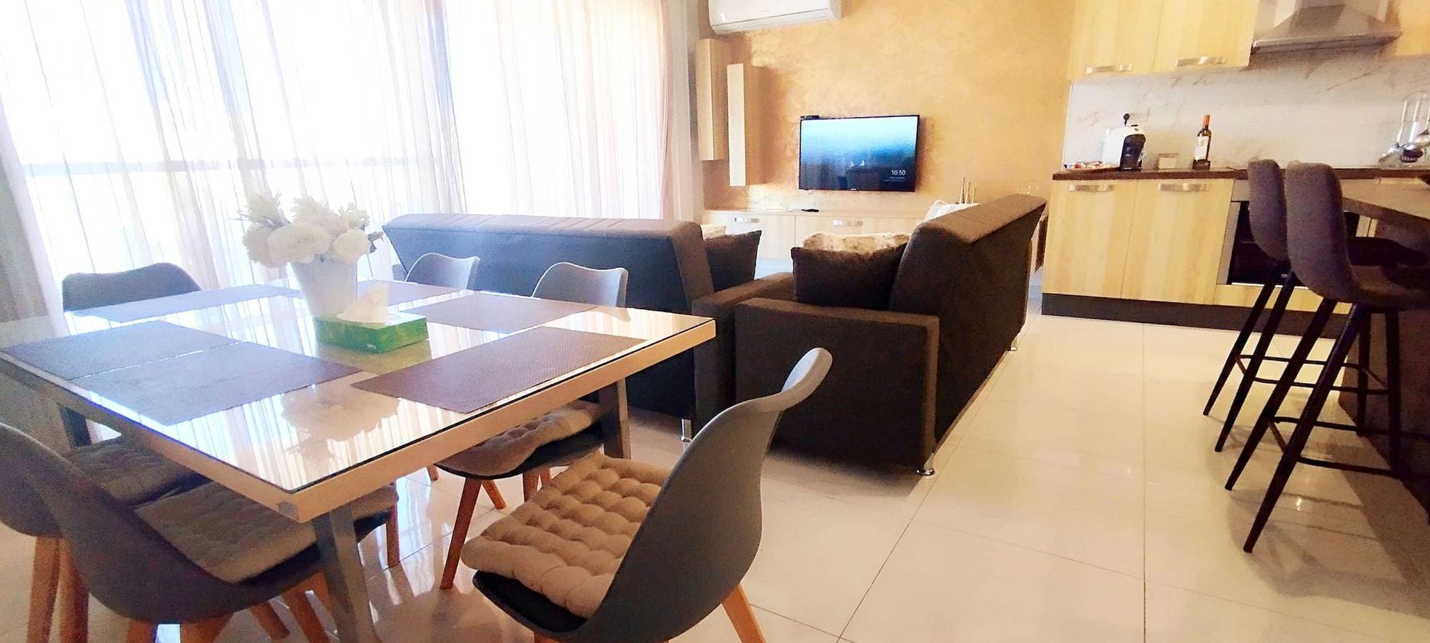 Foto 3 von 51: GrandBlue Vista Premier Ferienwohnung direkt am Meer