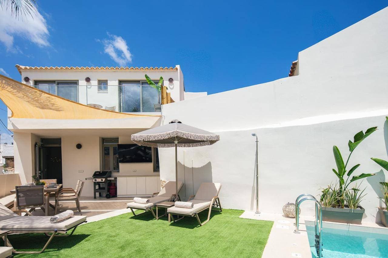 Soliva Villa, a modern cottage hideaway, By ThinkVilla 1
