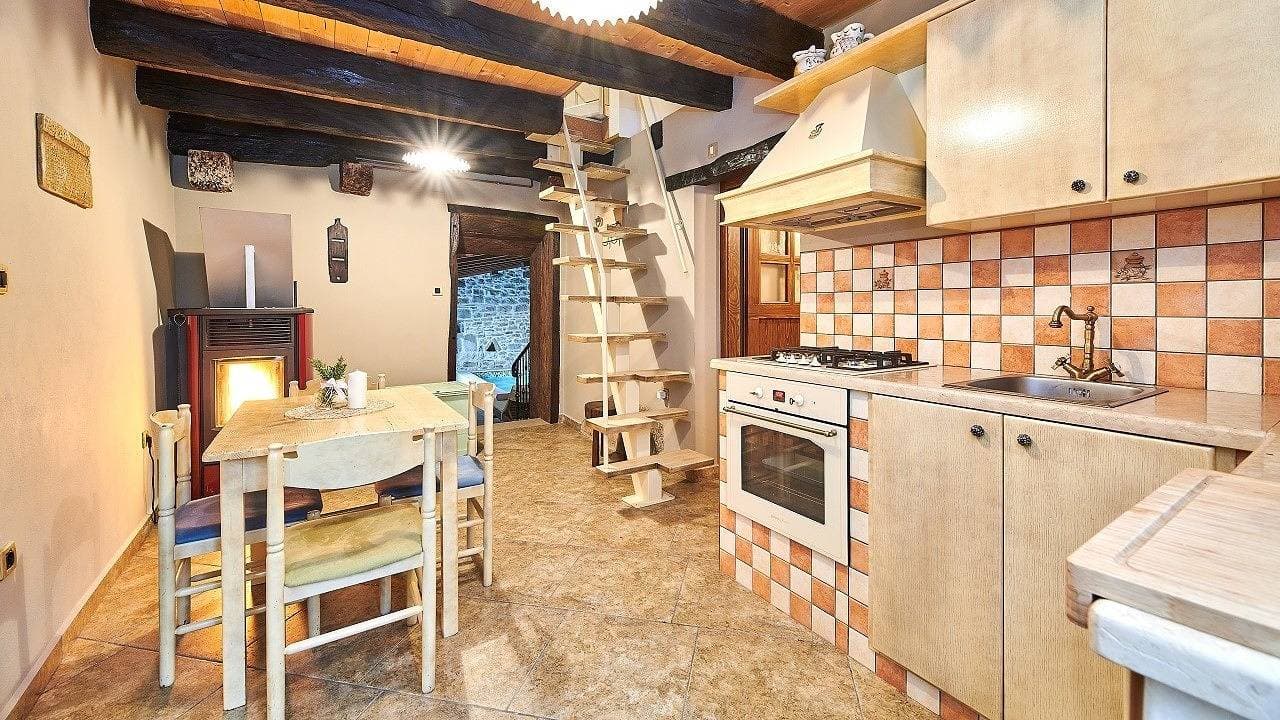 Foto 8 von 38: Ländliche Villa Katarina Gračišće mit Pools und einer Sauna
