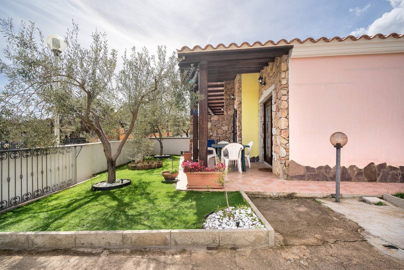 Foto 3 von 24: Ferienwohnung 'Rebecca' mit privater Terrasse und privatem Garten