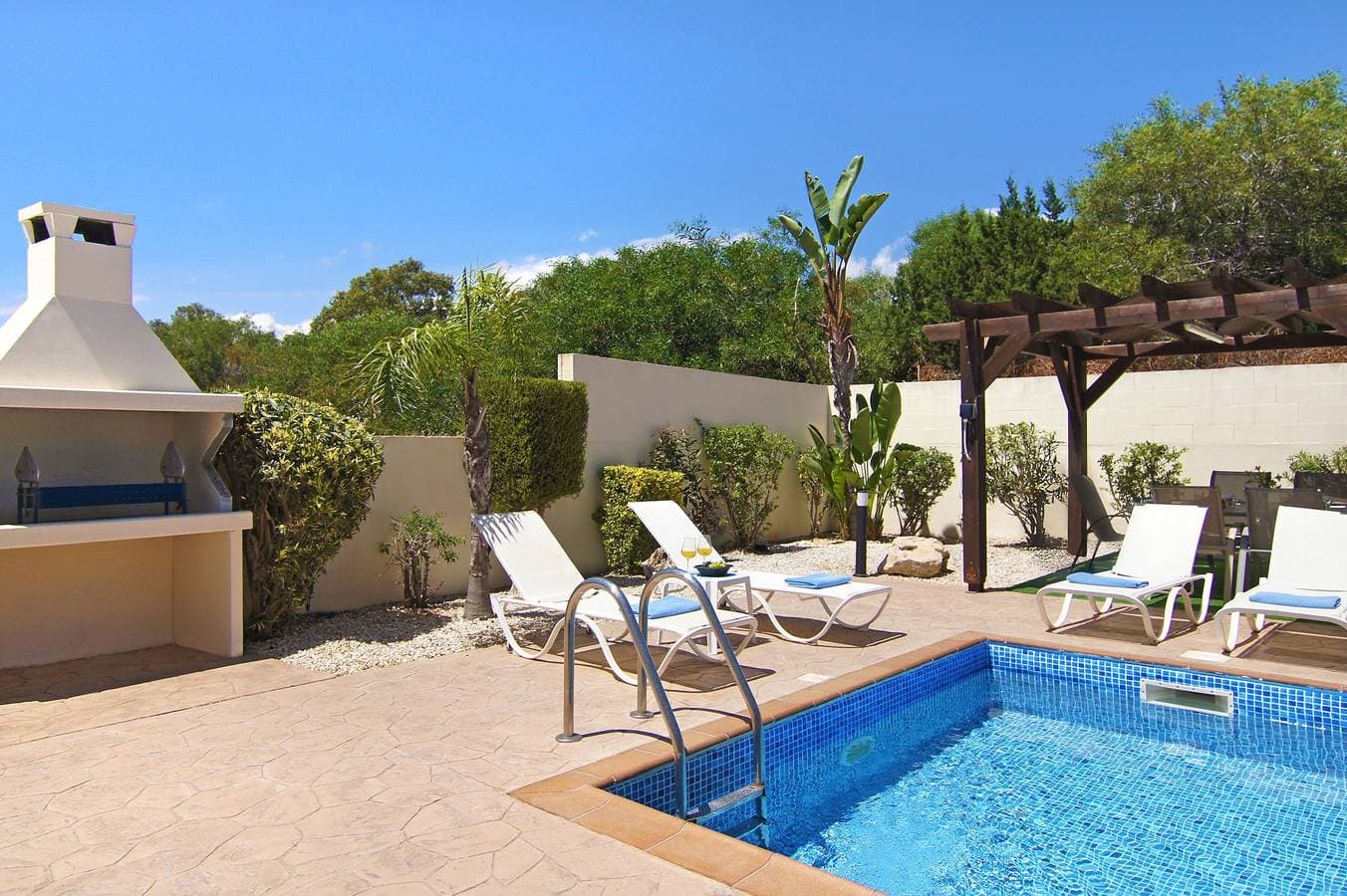 Foto 9 von 39: Villa für 8 Personen mit Balkon