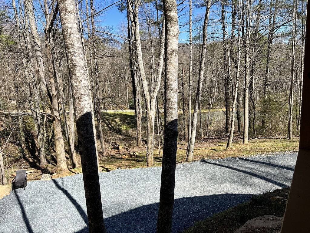 Foto 12 von 32: Hidden Falls Yurt