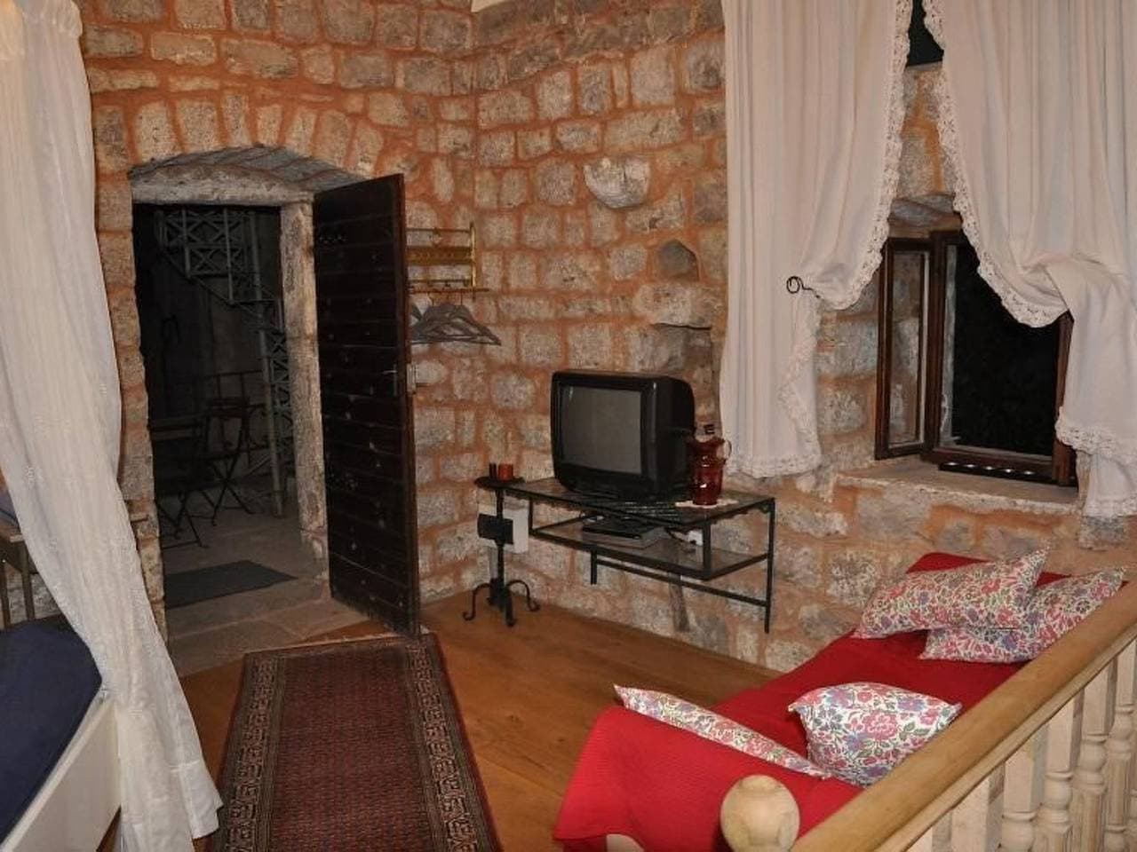 Foto 4 von 28: Tici Lustica