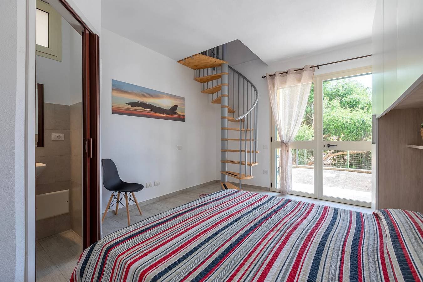 Foto 13 von 25: Ferienhaus 'Mare Nostrum' mit Bergblick, privater Terrasse und Klimaanlage