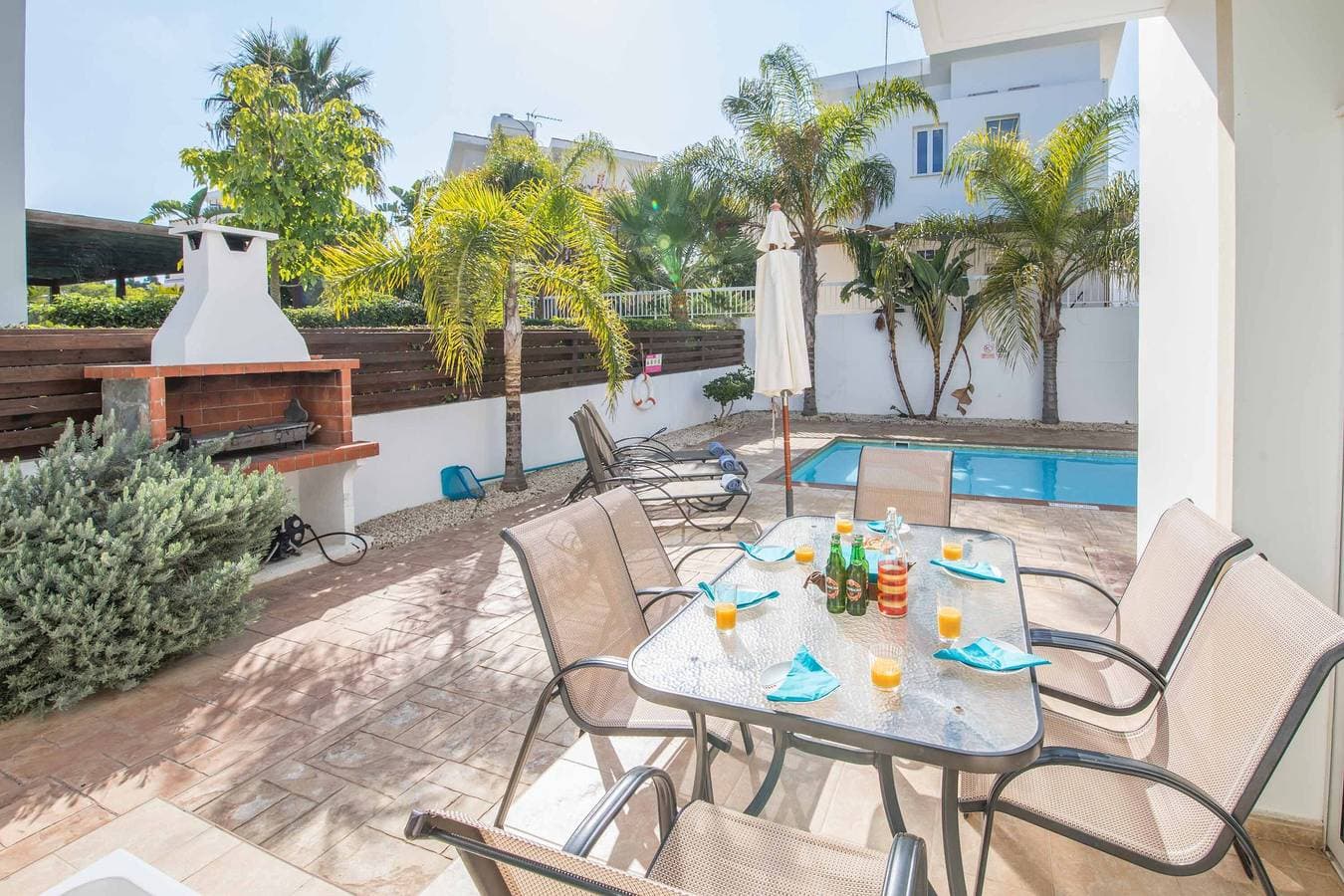 Foto 7 von 23: Villa für 6 Personen mit Terrasse
